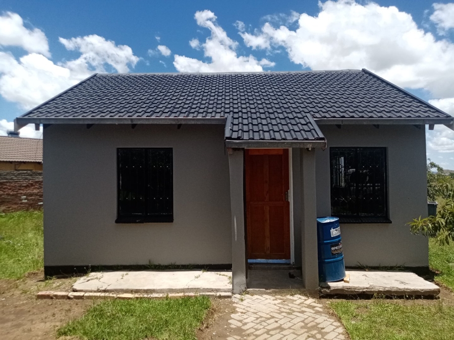 2 Bedroom Property for Sale in Molifi Tau Kloof Free State